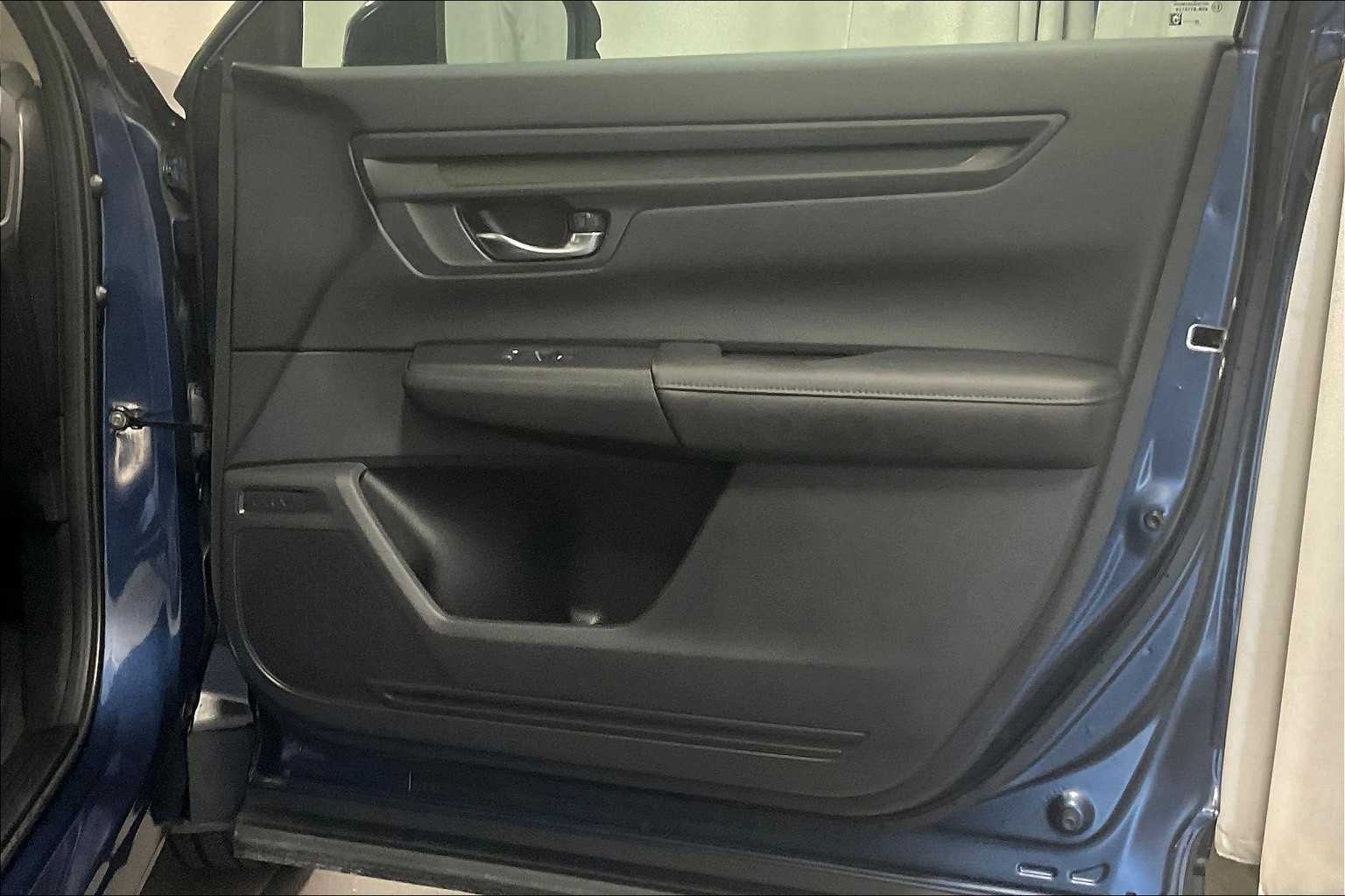 2025 Honda CR-V LX - Photo 12
