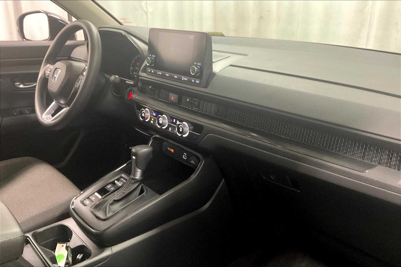 2025 Honda CR-V LX - Photo 14