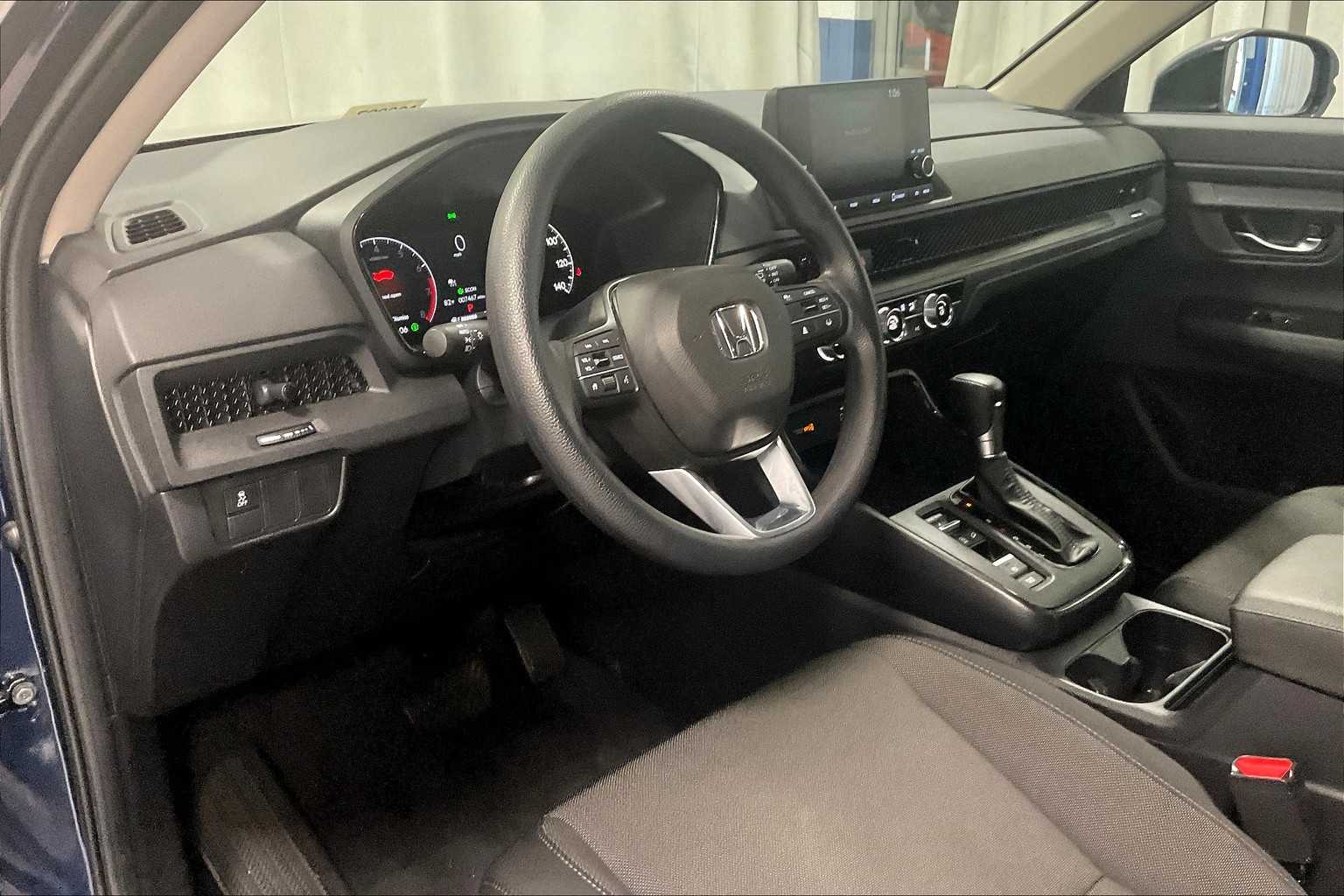 2025 Honda CR-V LX - Photo 8