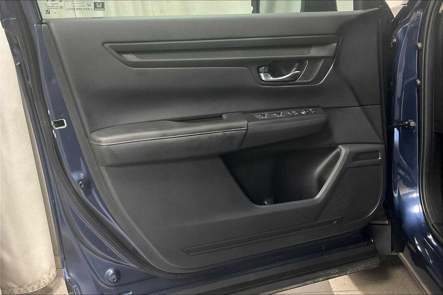 2025 Honda CR-V LX - Photo 9
