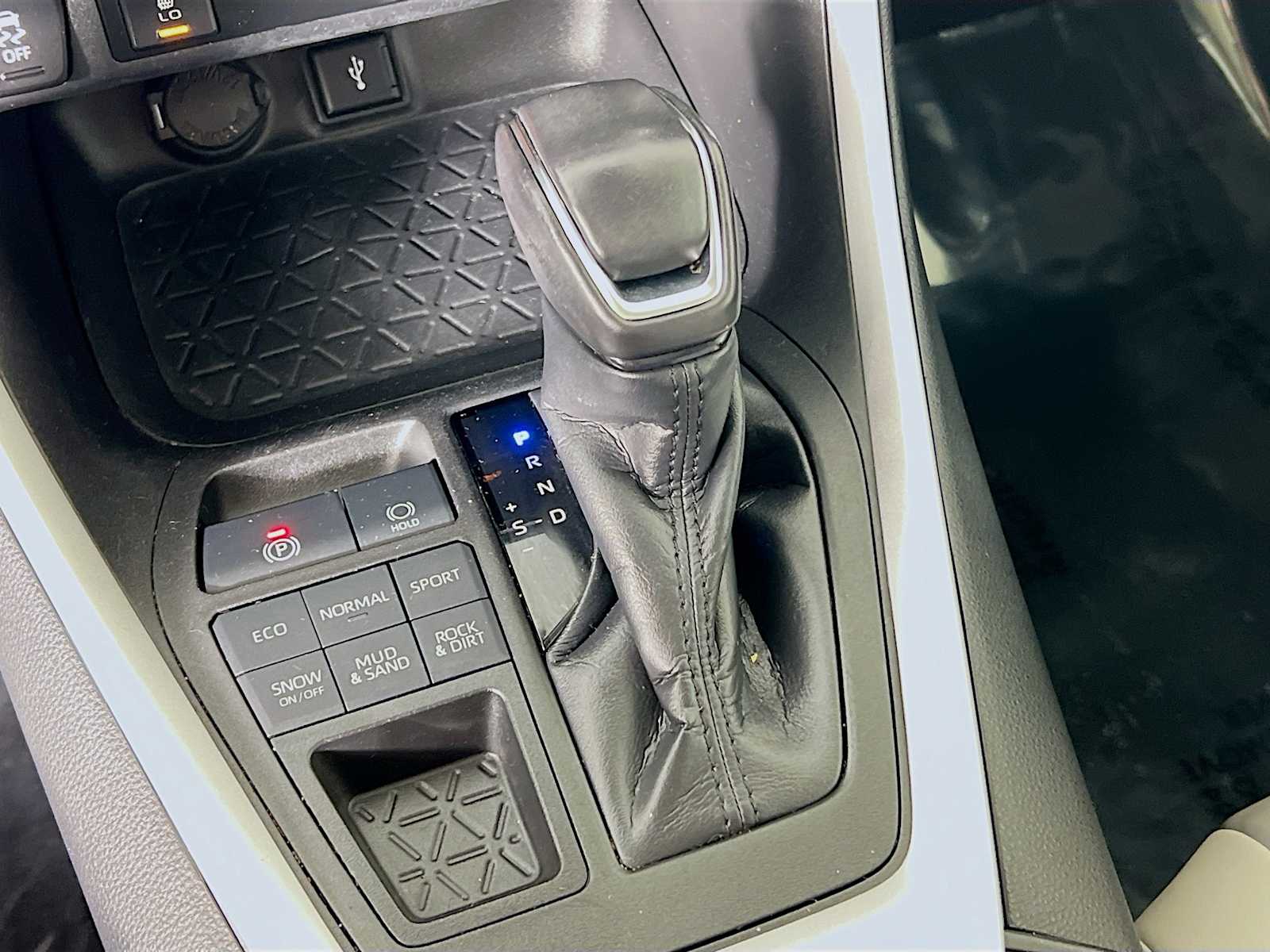 2021 Toyota RAV4 XLE Premium - Photo 16
