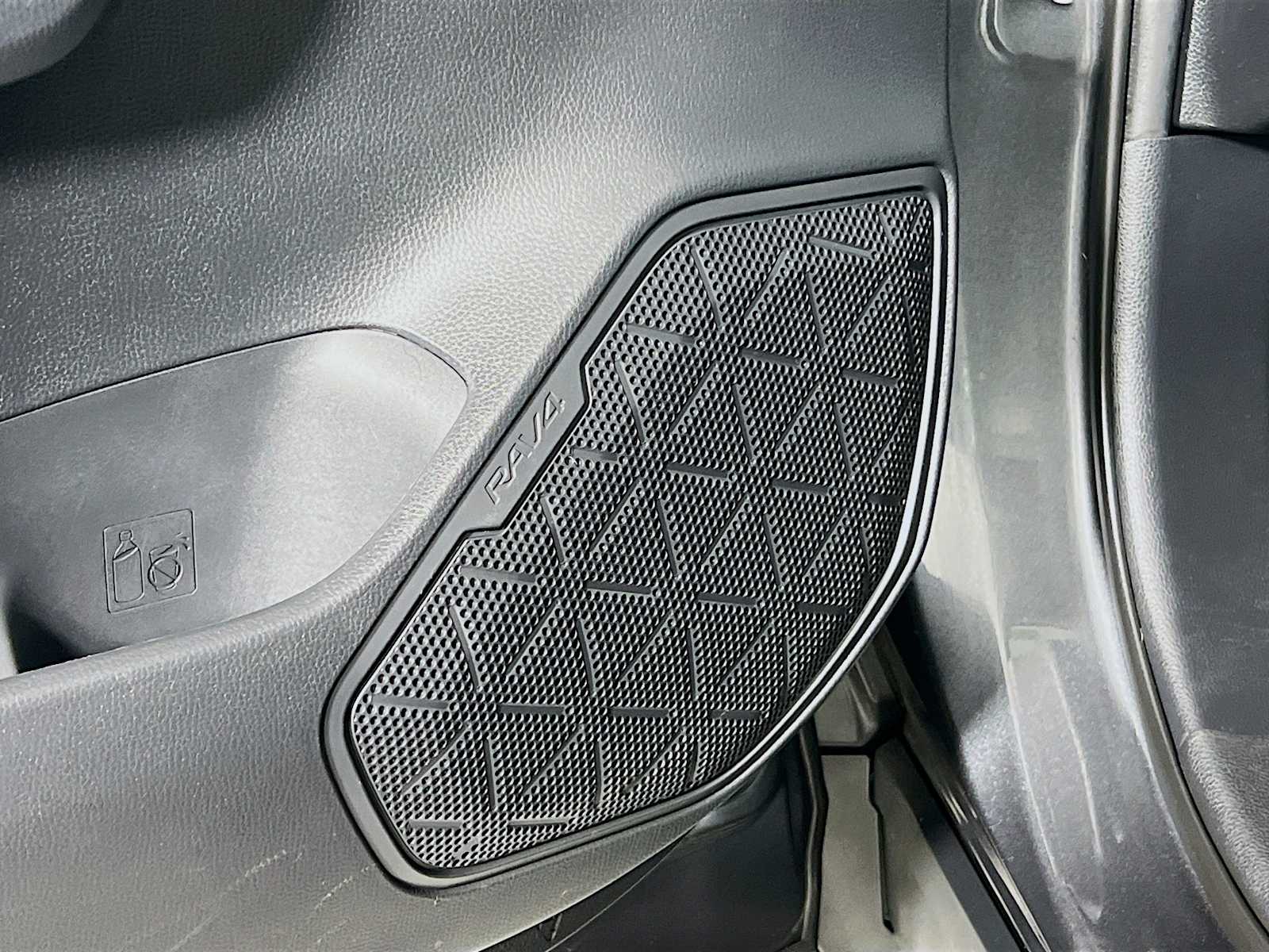 2021 Toyota RAV4 XLE Premium - Photo 18