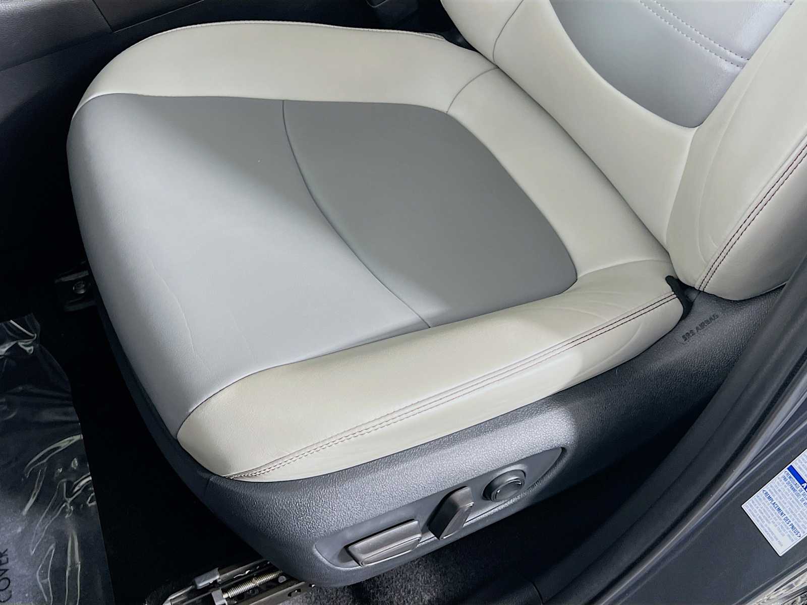 2021 Toyota RAV4 XLE Premium - Photo 19