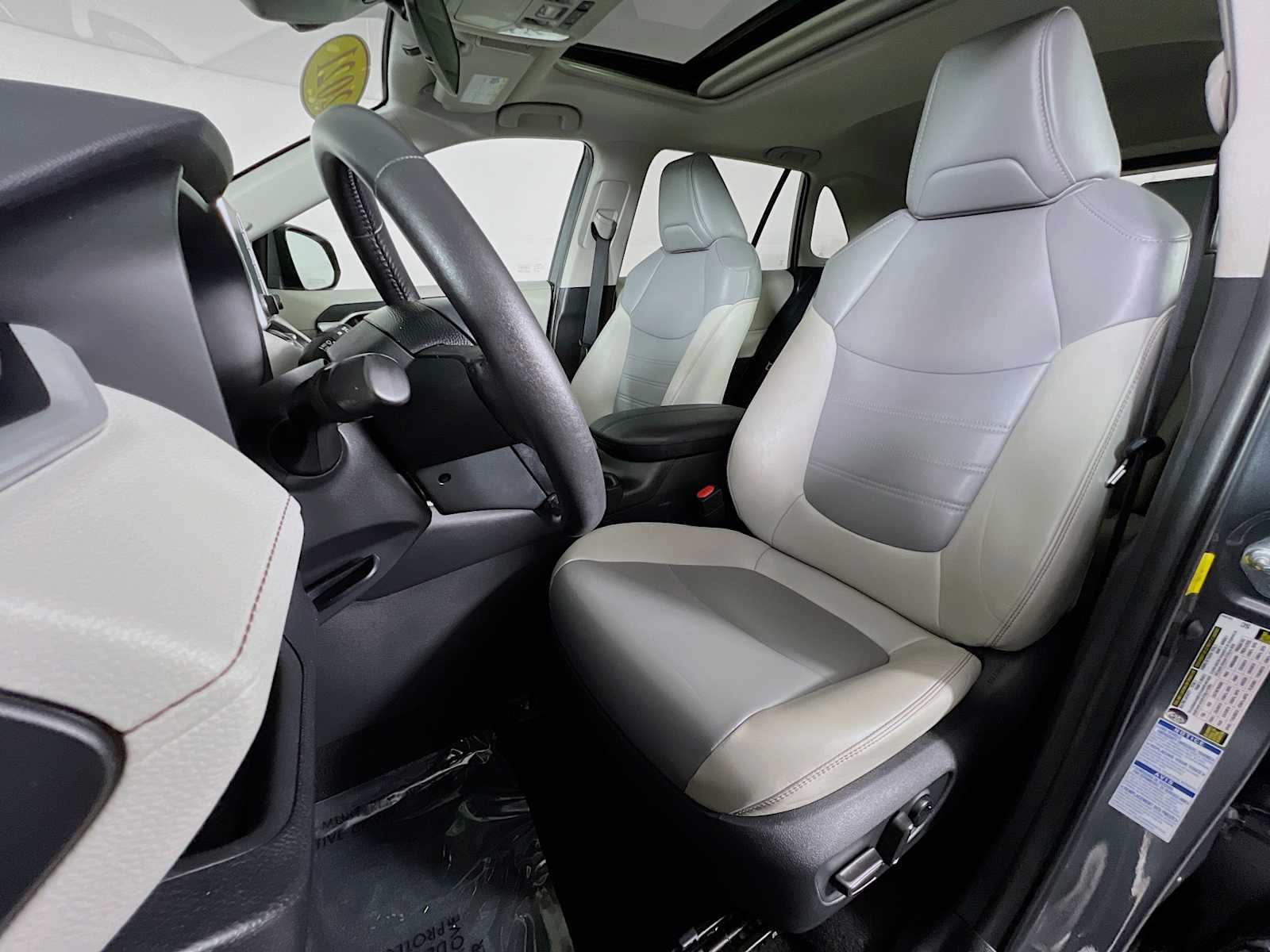 2021 Toyota RAV4 XLE Premium - Photo 21