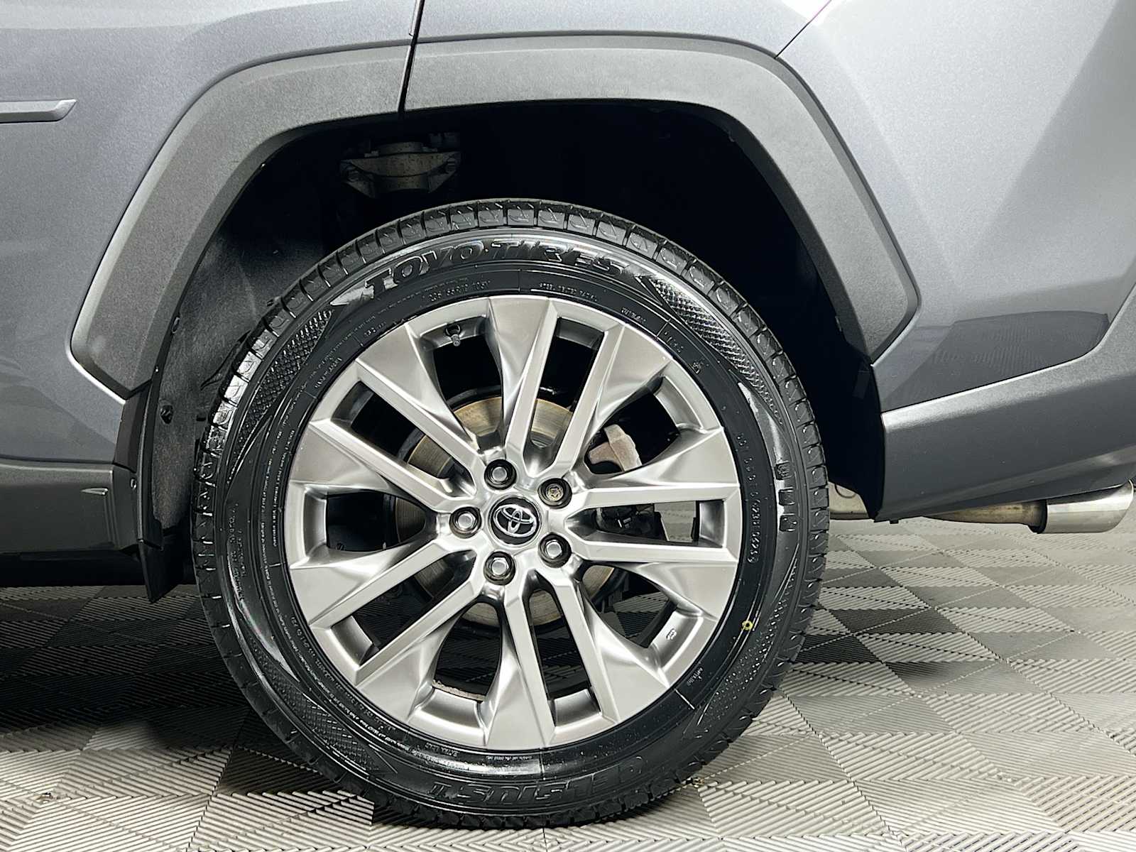 2021 Toyota RAV4 XLE Premium - Photo 32
