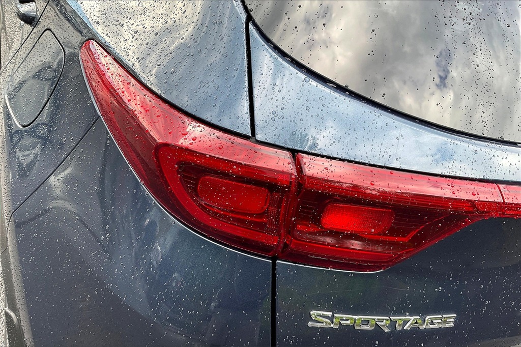 2022 Kia Sportage LX - Photo 32