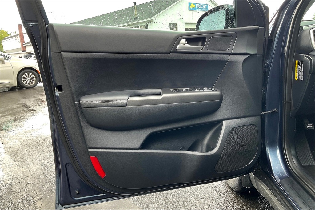 2022 Kia Sportage LX - Photo 9