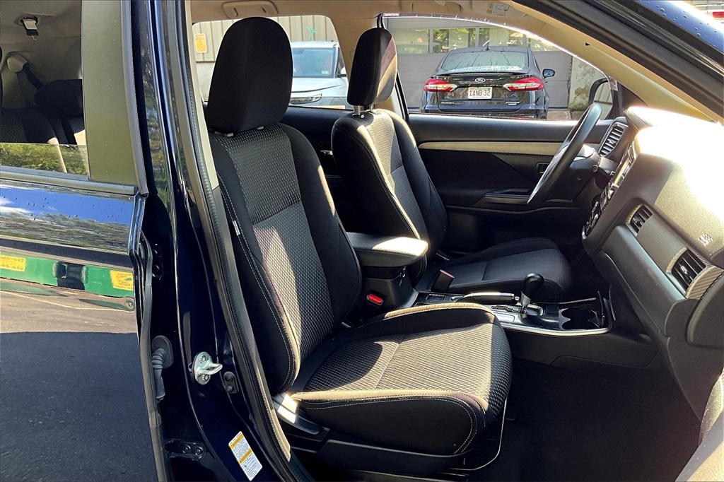 2018 Mitsubishi Outlander ES - Photo 11