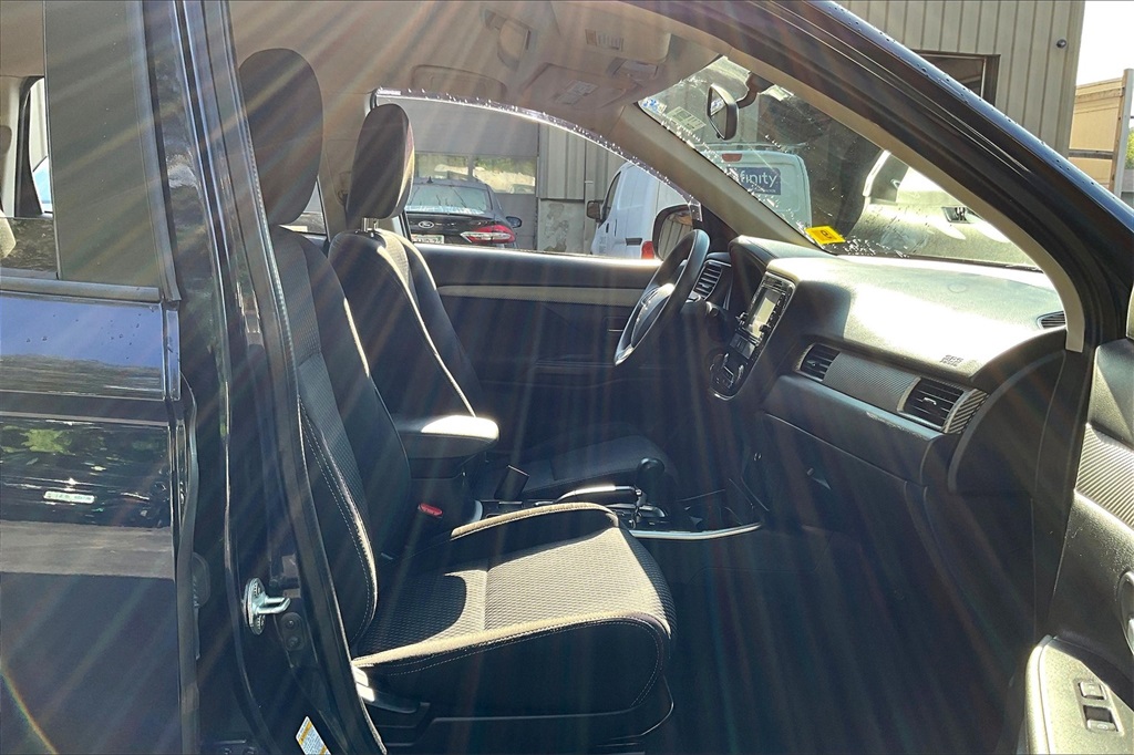 2018 Mitsubishi Outlander ES - Photo 14