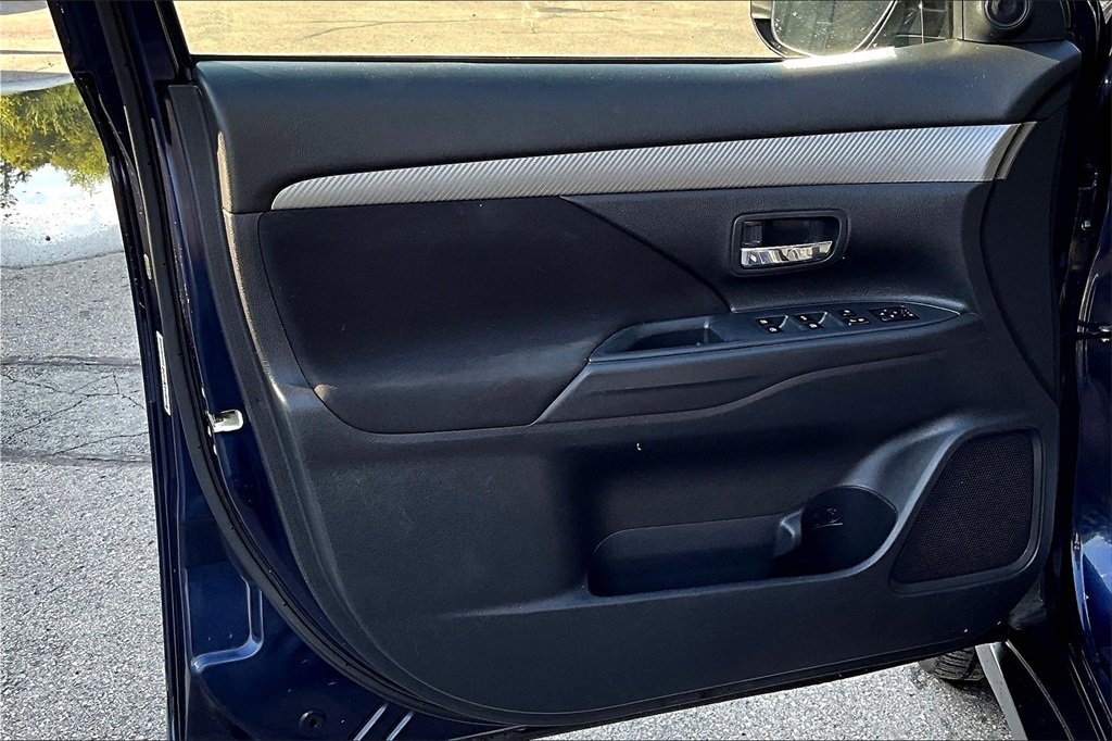 2018 Mitsubishi Outlander ES - Photo 9