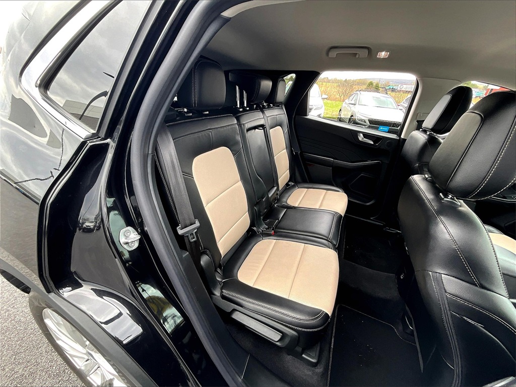 2022 Ford Escape Titanium - Photo 16