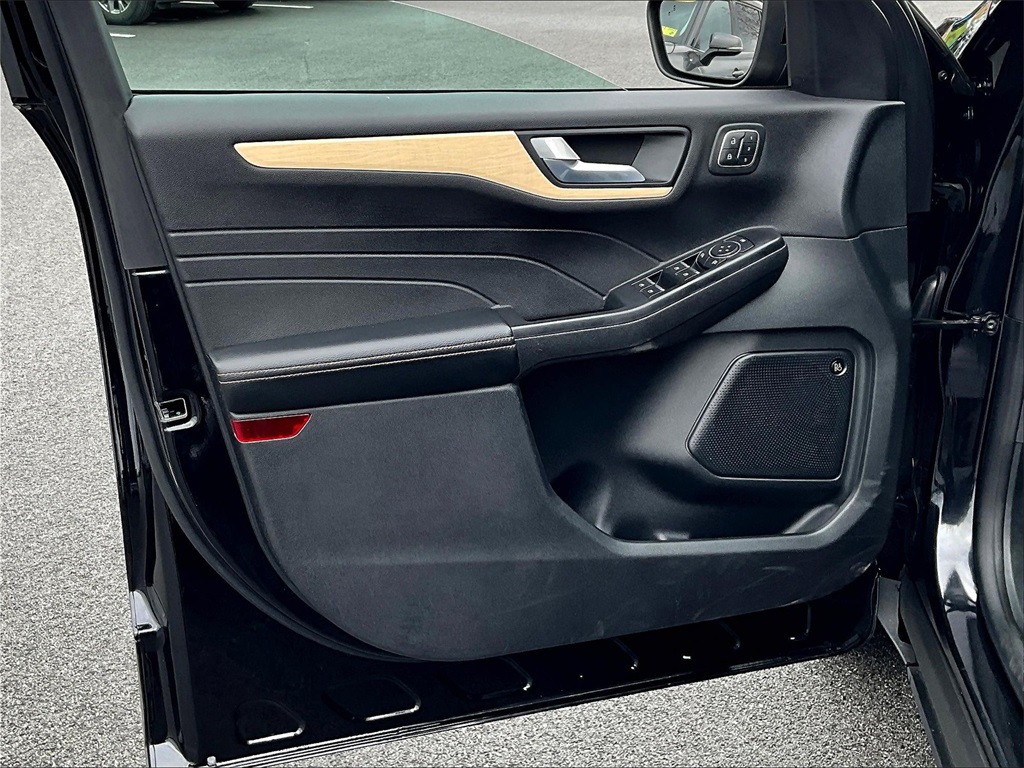 2022 Ford Escape Titanium - Photo 9