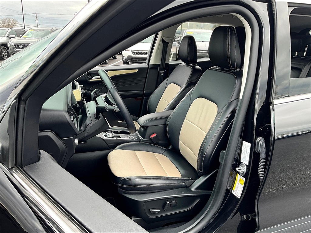 2022 Ford Escape Titanium - Photo 10