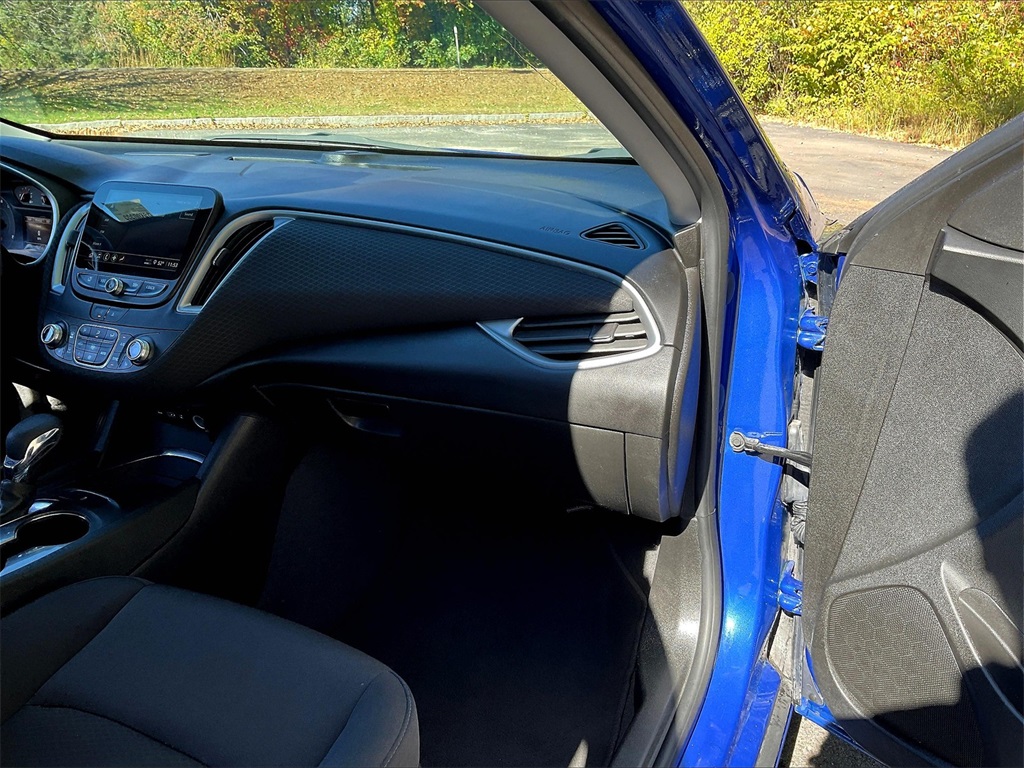 2023 Chevrolet Malibu LT - Photo 12