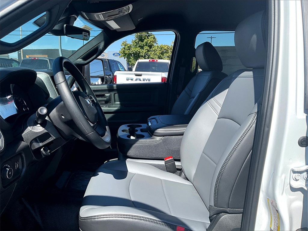 2025 Ram 3500 Tradesman - Photo 11