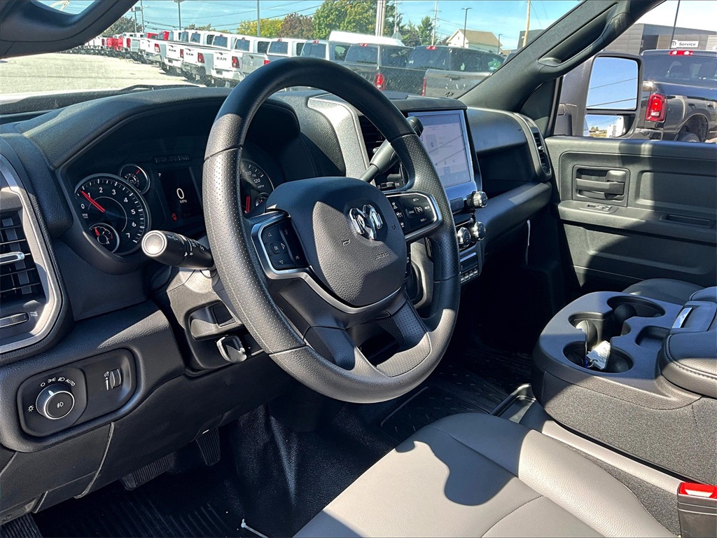 2025 Ram 3500 Tradesman - Photo 9