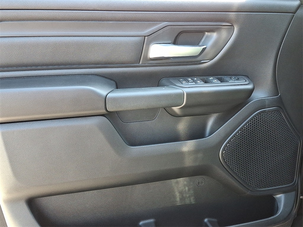 2025 Ram 1500 Tradesman - Photo 8