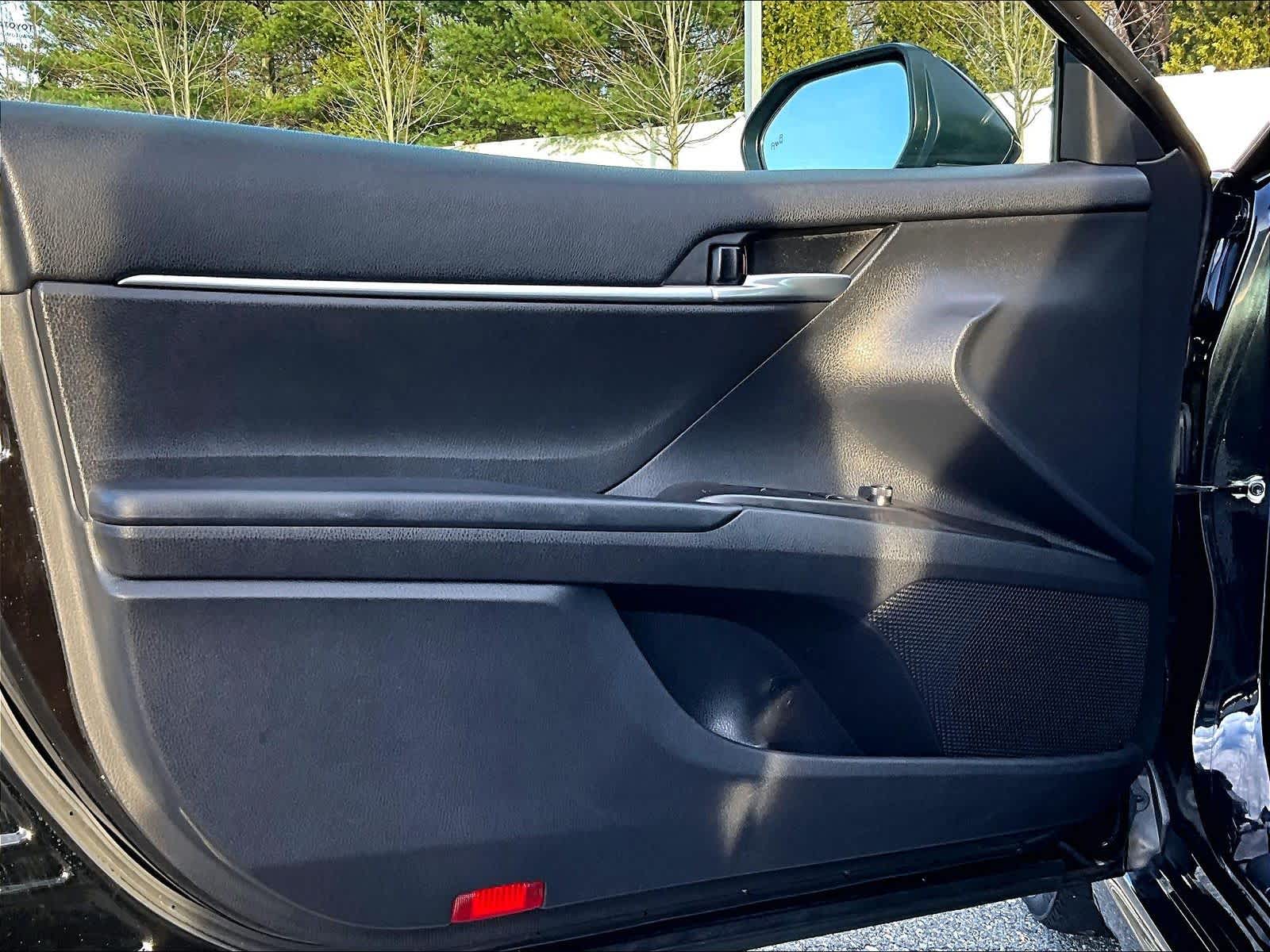 2023 Toyota Camry SE - Photo 9