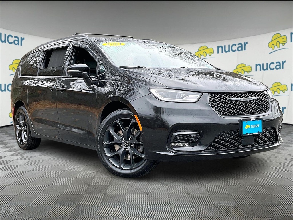 2026 Chrysler Pacifica Pinnacle photo 3