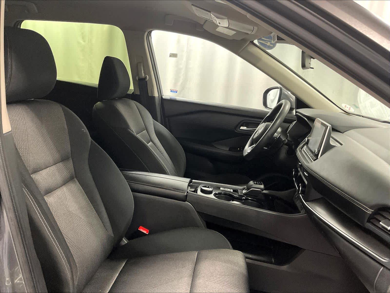 2024 Nissan Rogue SV - Photo 11