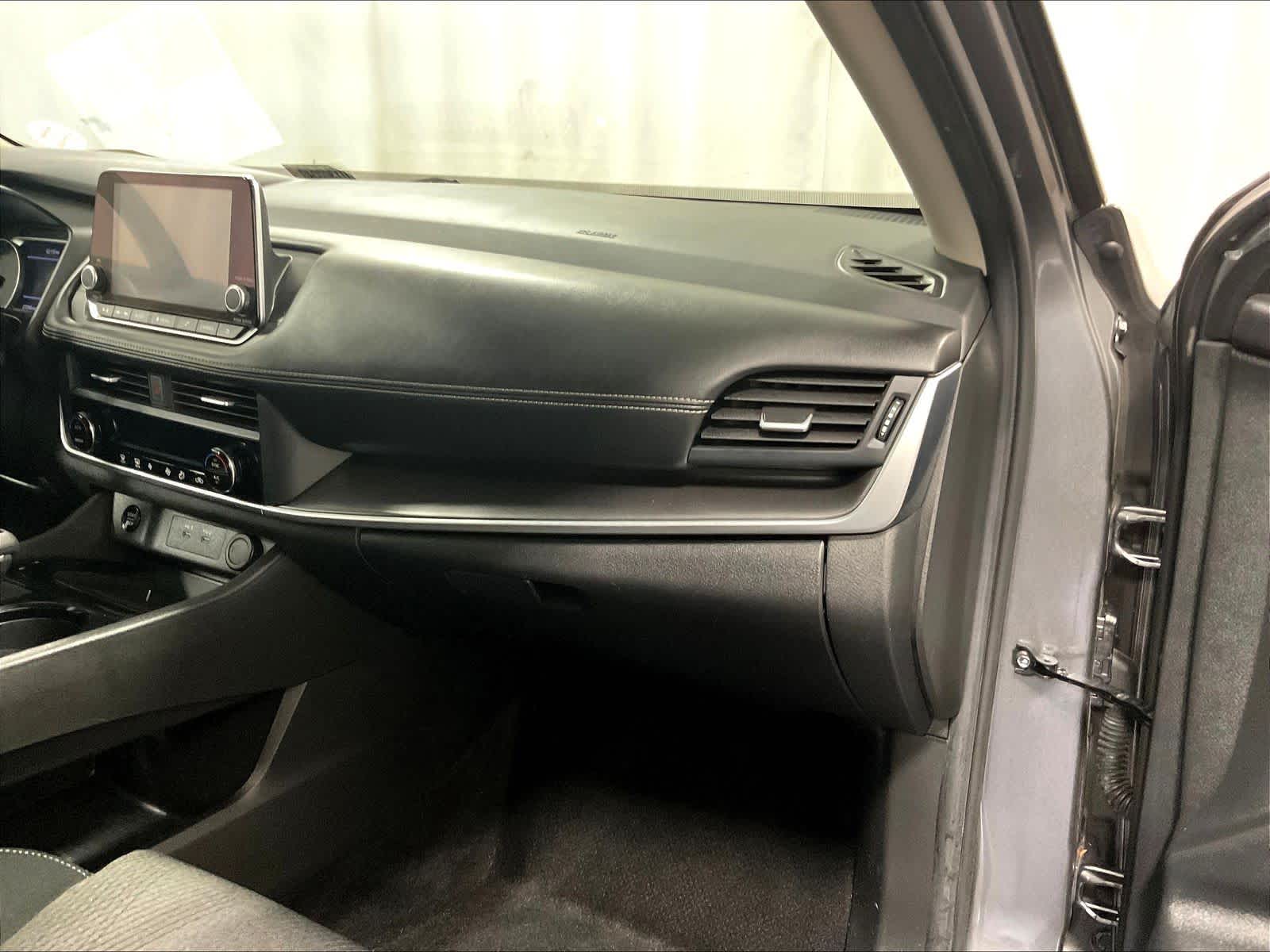 2024 Nissan Rogue SV - Photo 13