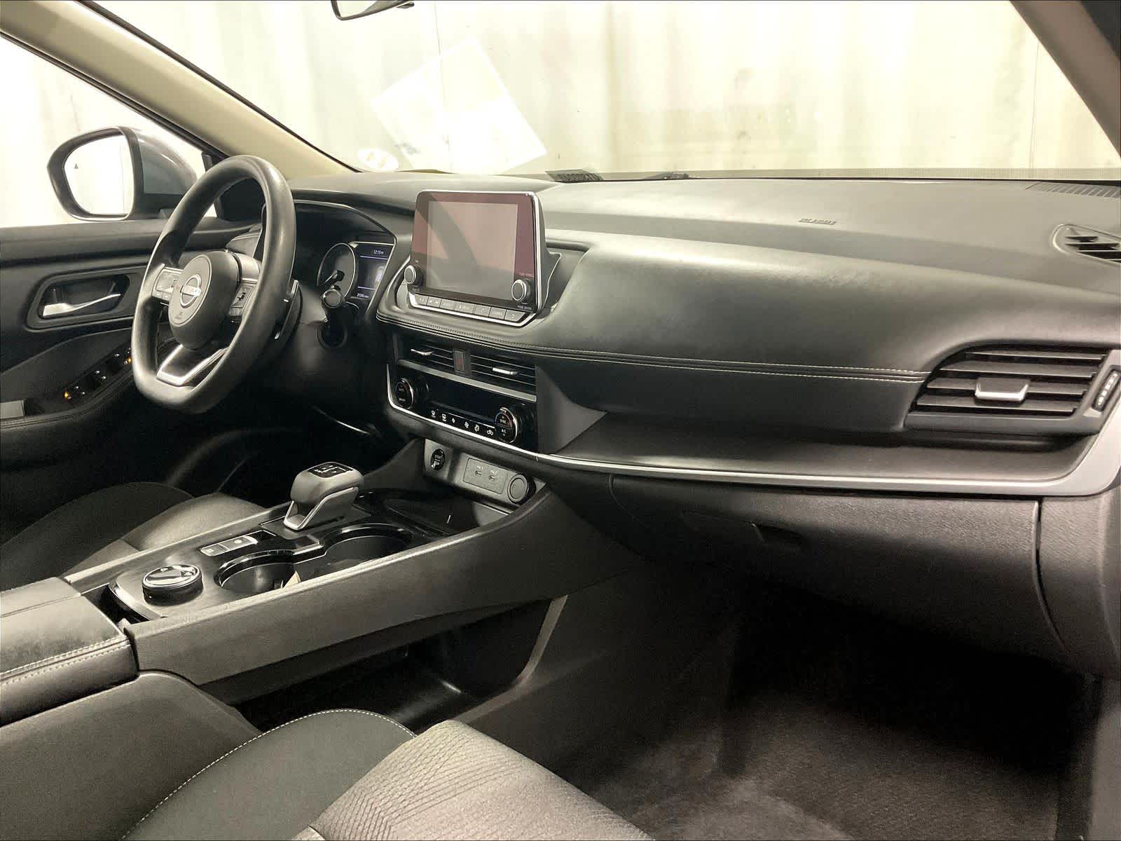 2024 Nissan Rogue SV - Photo 14