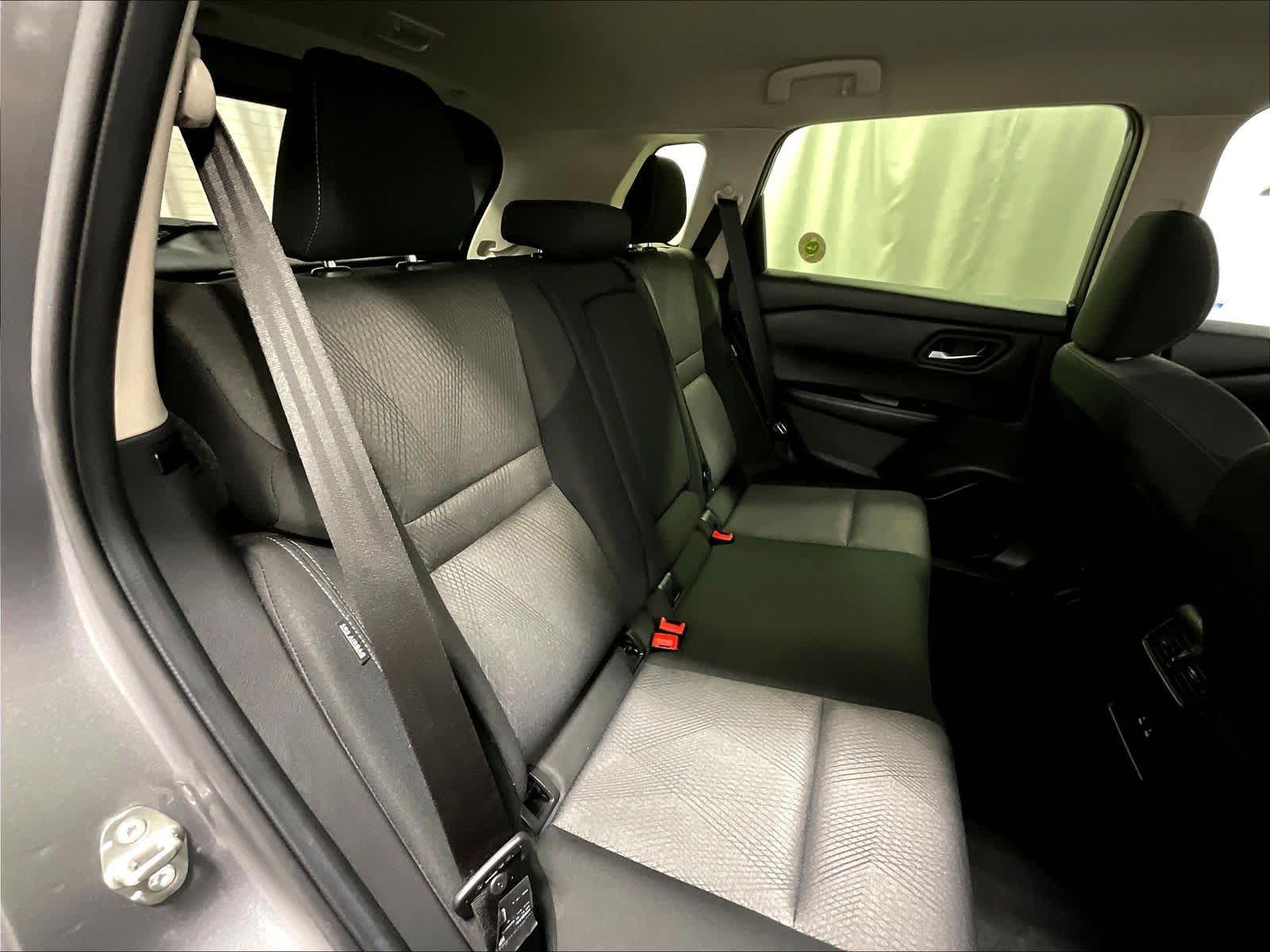 2024 Nissan Rogue SV - Photo 16