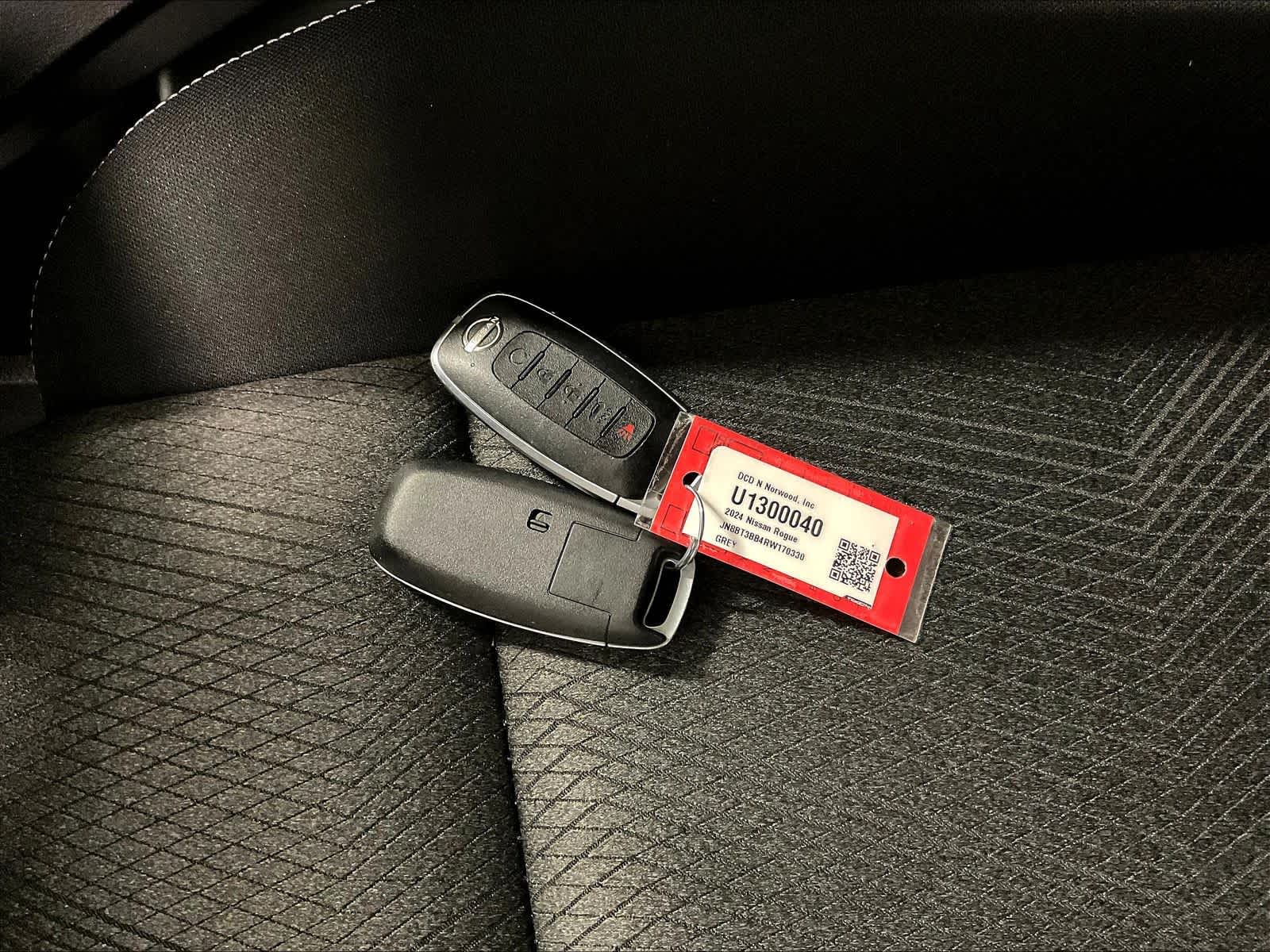 2024 Nissan Rogue SV - Photo 30