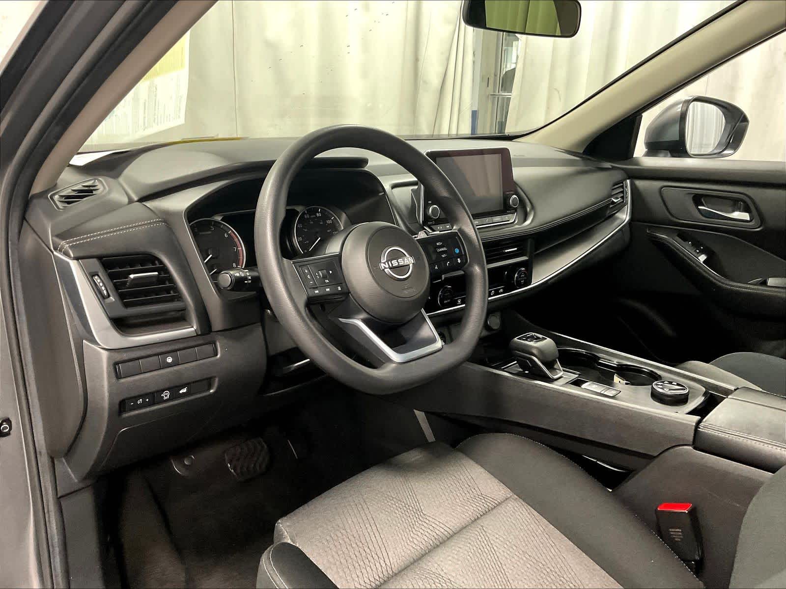 2024 Nissan Rogue SV - Photo 8