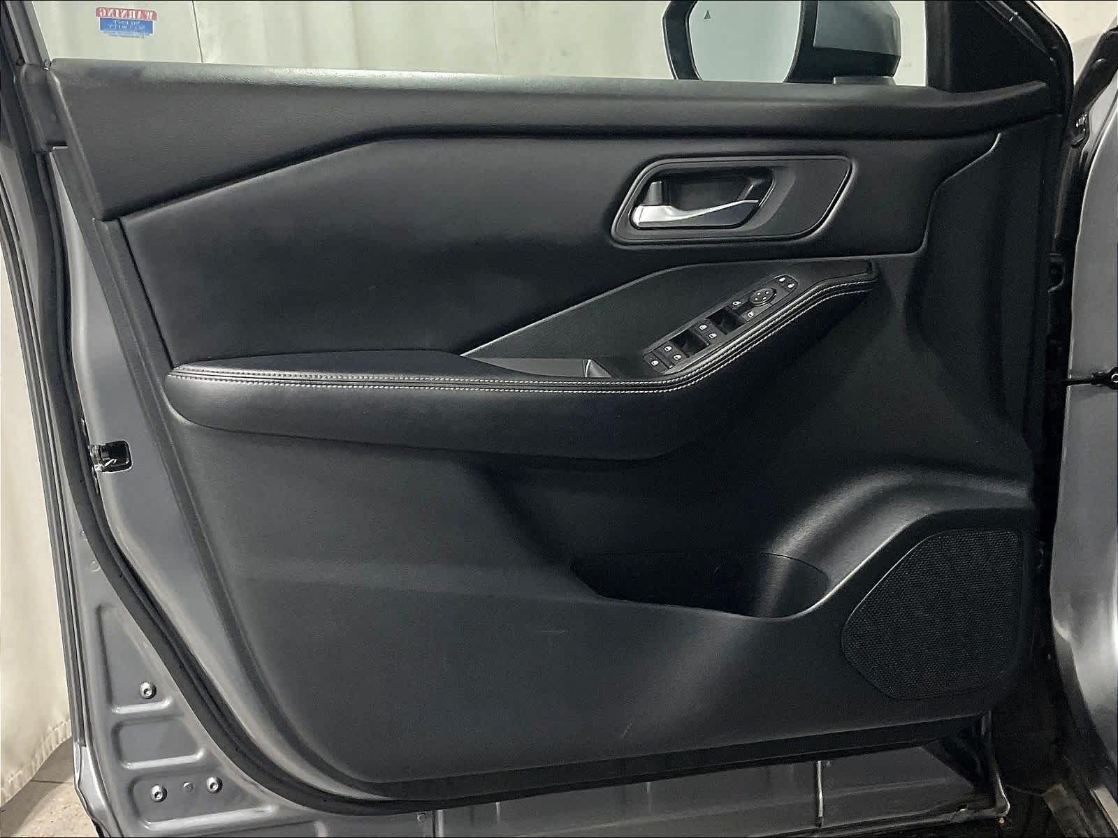 2024 Nissan Rogue SV - Photo 9