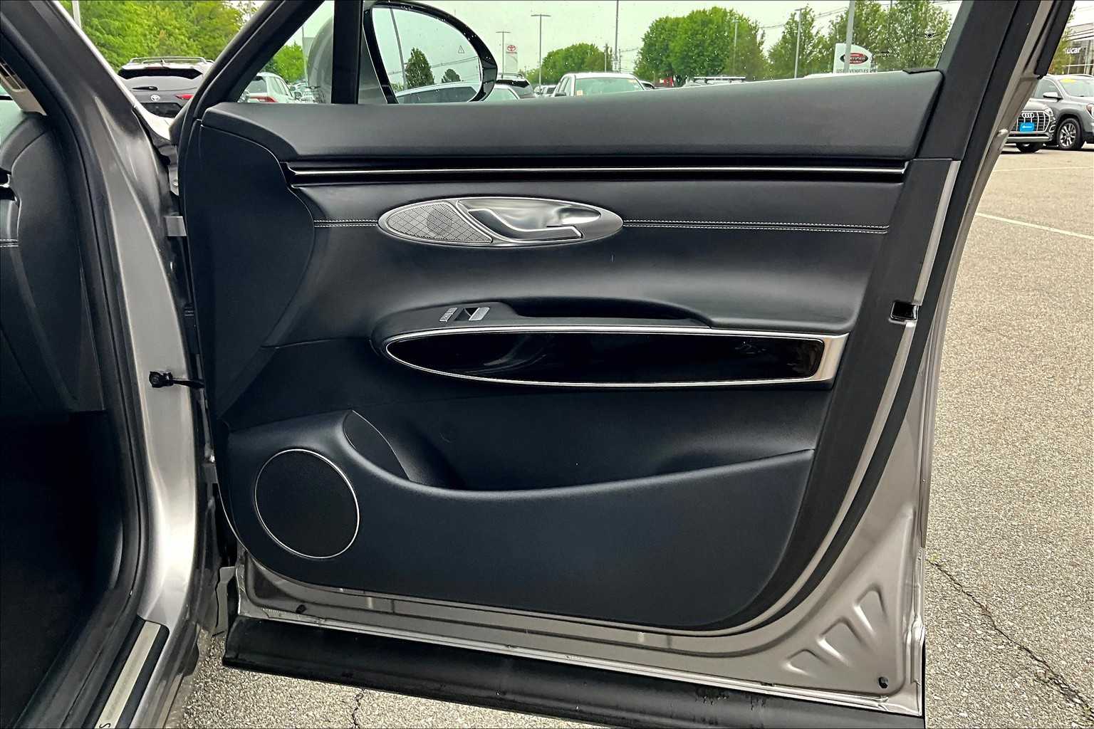 2025 Genesis GV70 2.5T - Photo 12