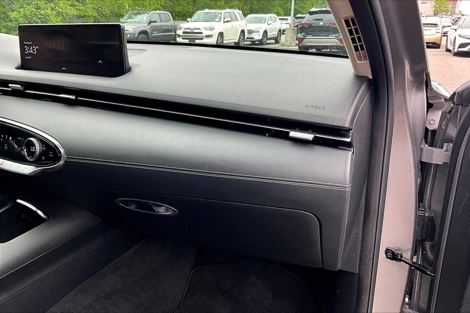 2025 Genesis GV70 2.5T - Photo 13