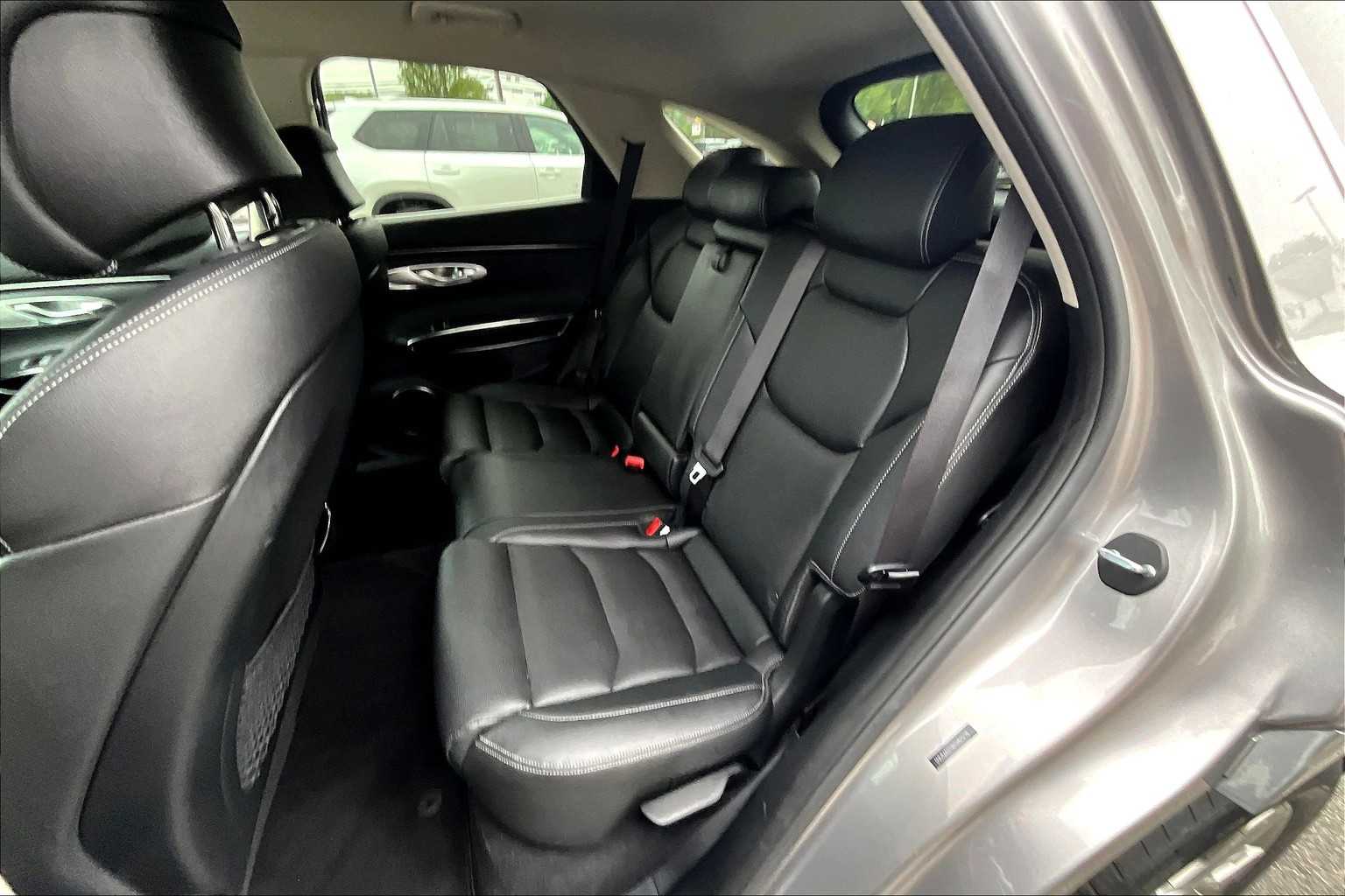 2025 Genesis GV70 2.5T - Photo 15