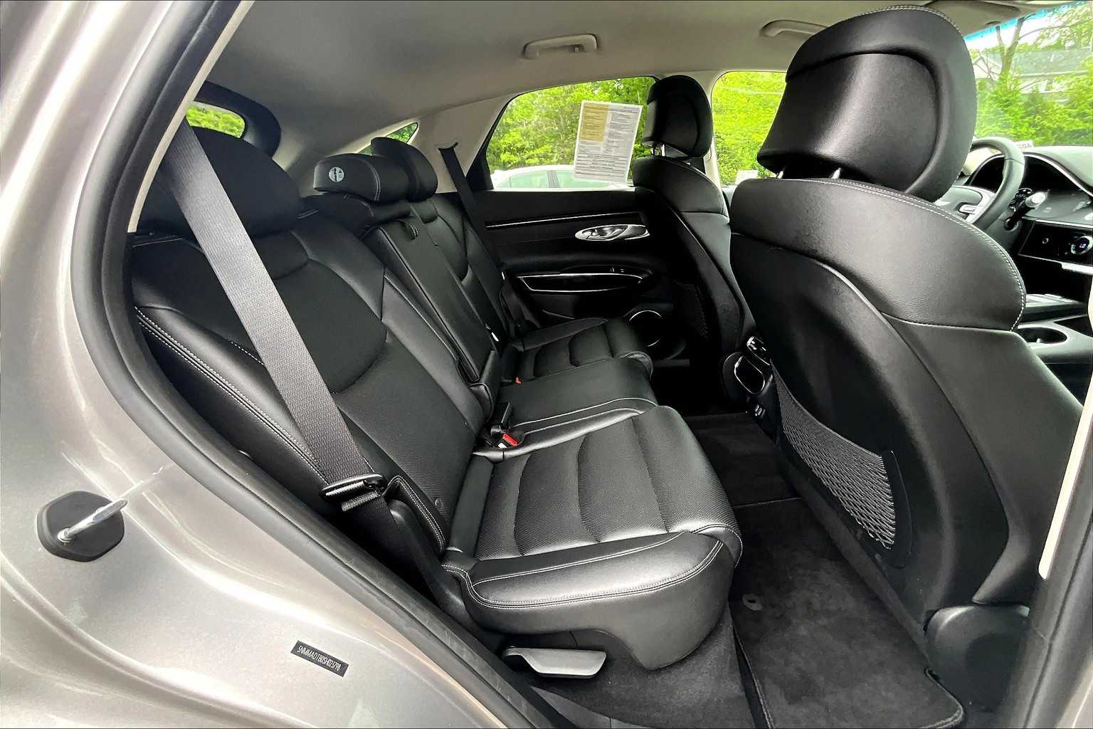 2025 Genesis GV70 2.5T - Photo 16