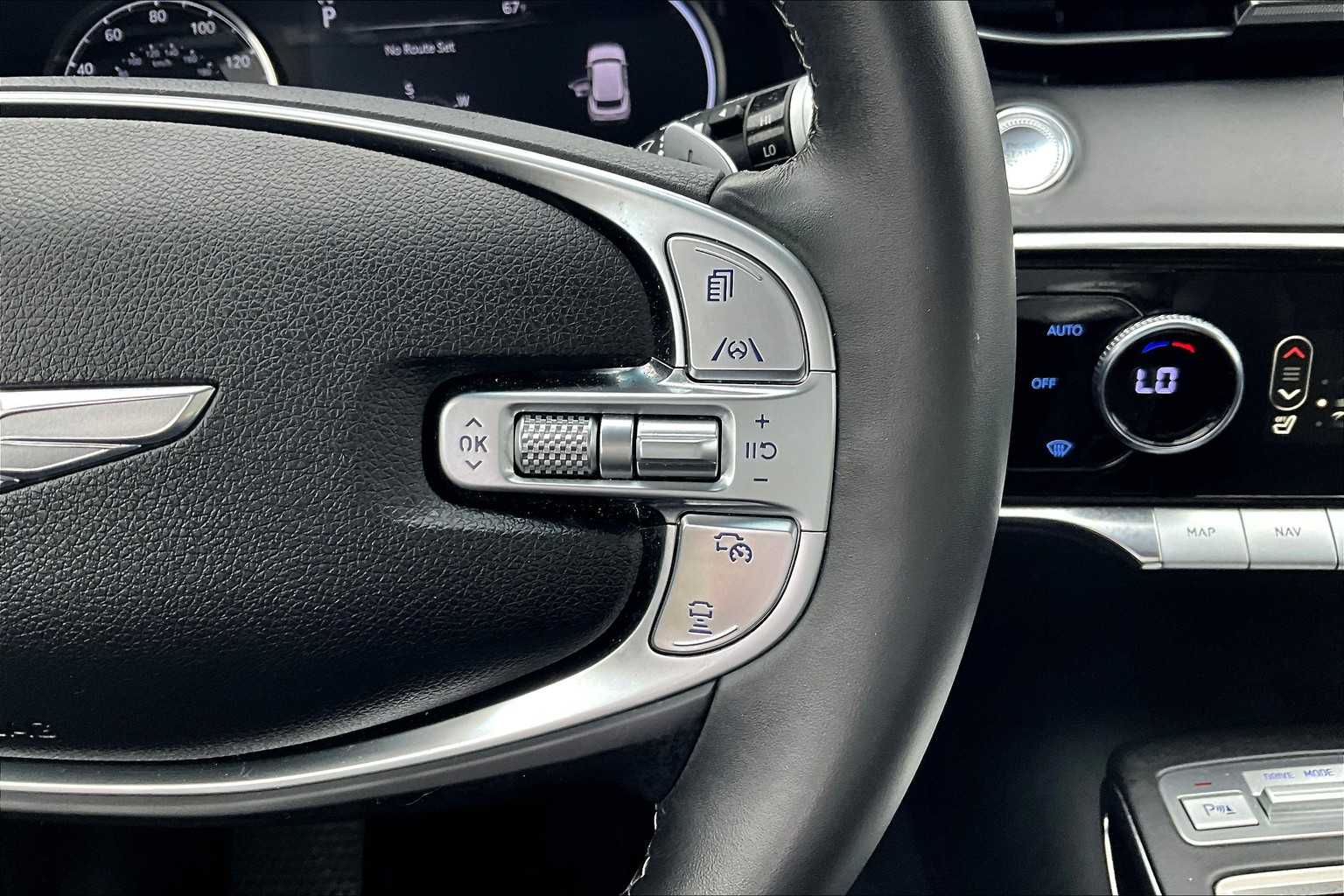 2025 Genesis GV70 2.5T - Photo 24