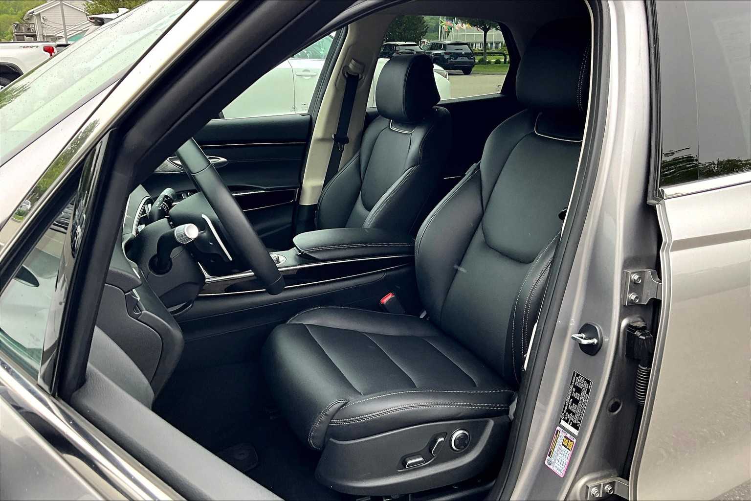 2025 Genesis GV70 2.5T - Photo 10