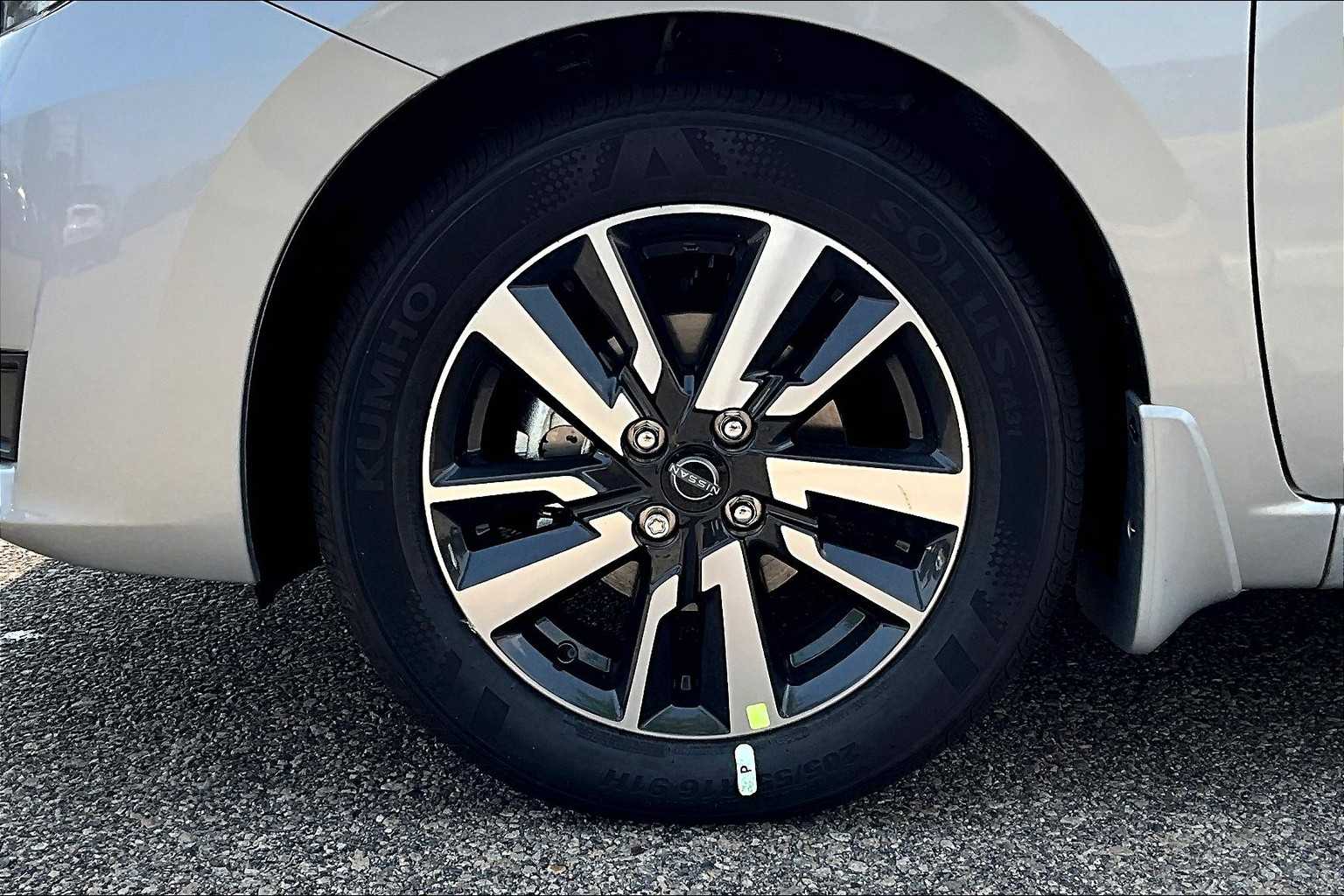 2025 Nissan Versa SV - Photo 8