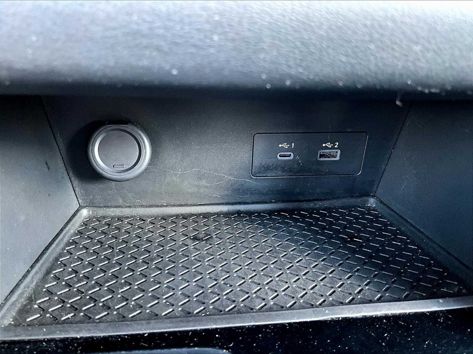 2025 Nissan Pathfinder SV - Photo 26