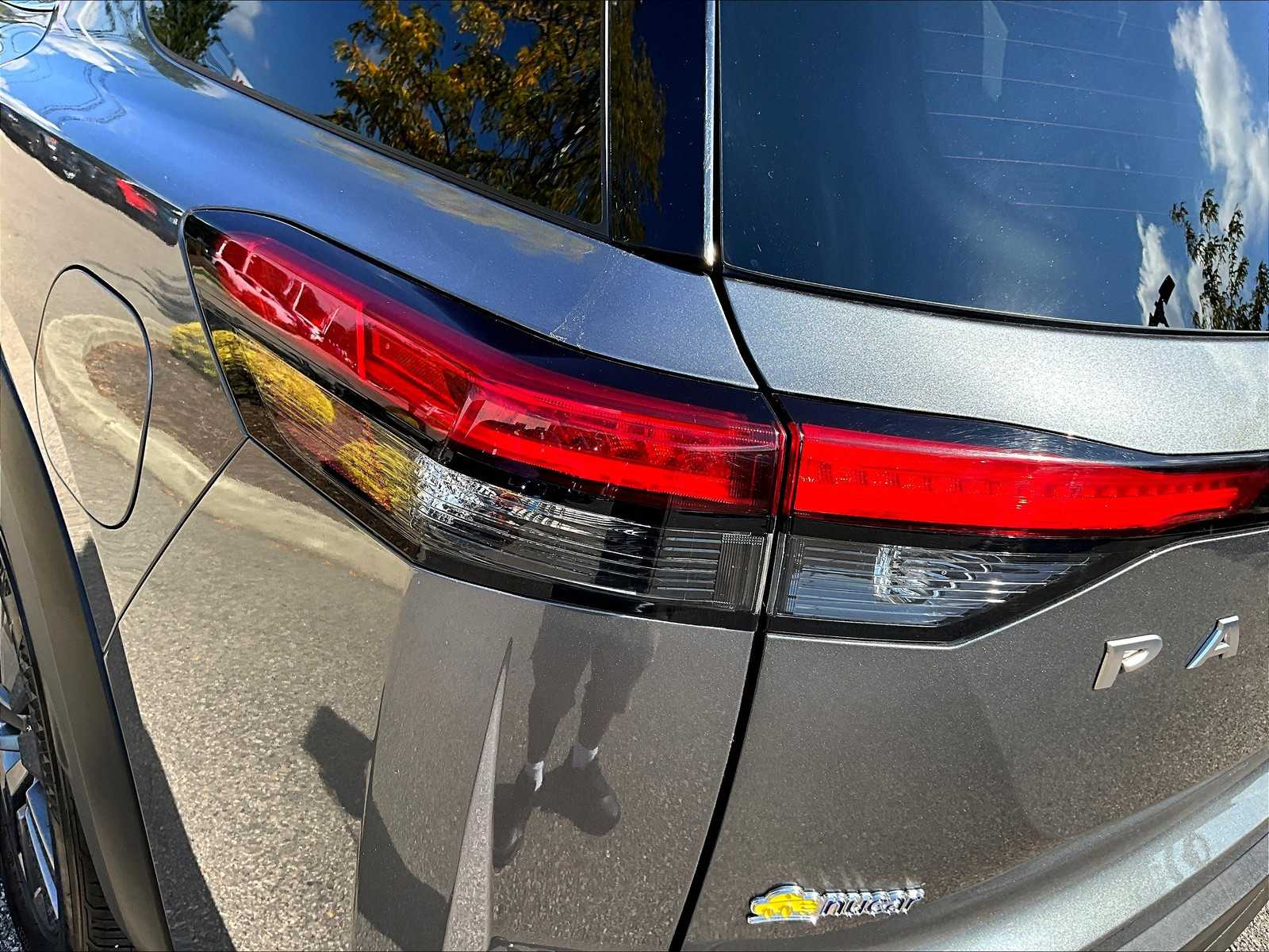 2025 Nissan Pathfinder SV - Photo 33