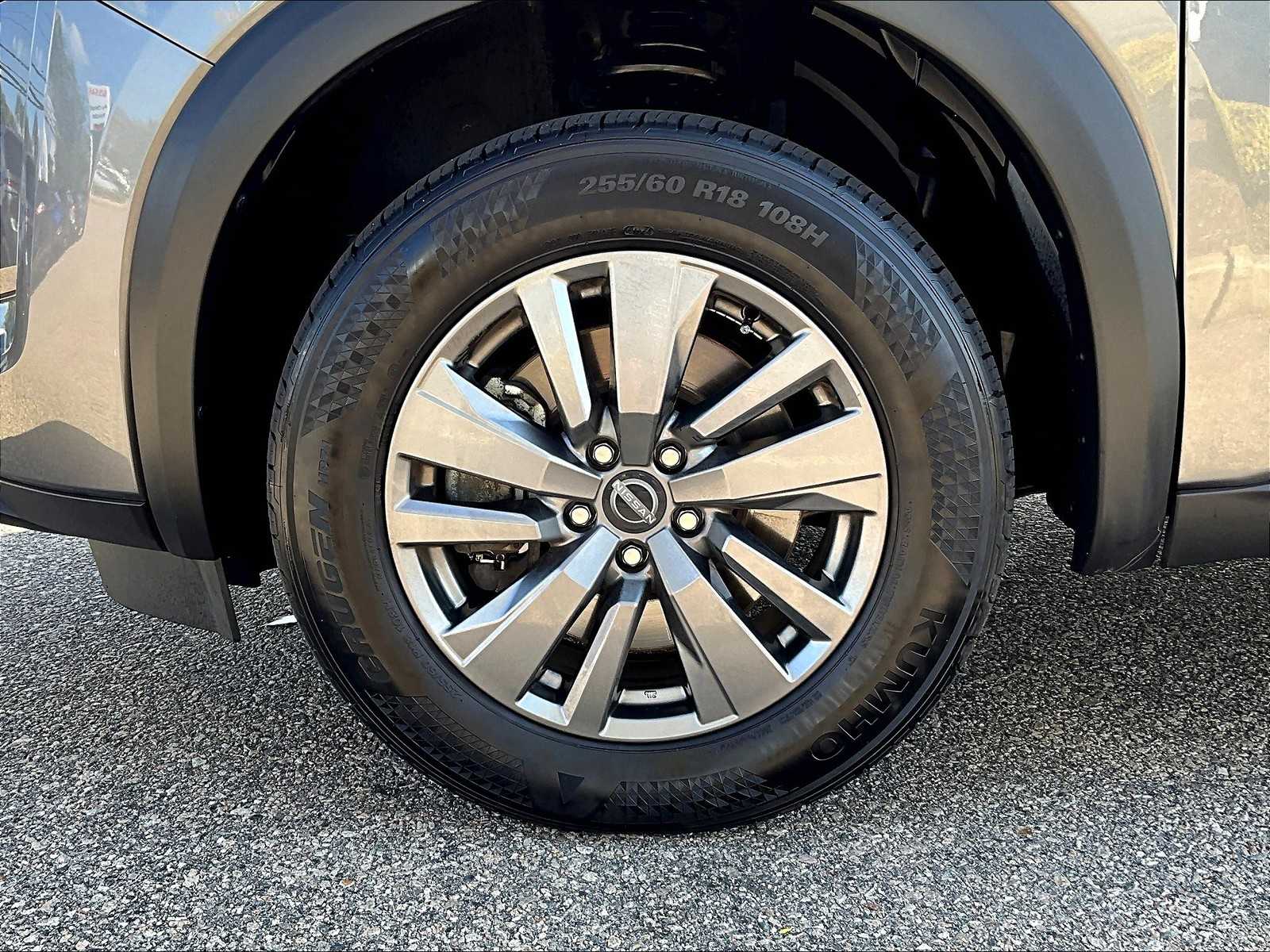 2025 Nissan Pathfinder SV - Photo 7