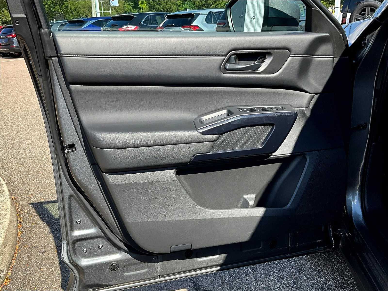 2025 Nissan Pathfinder SV - Photo 9