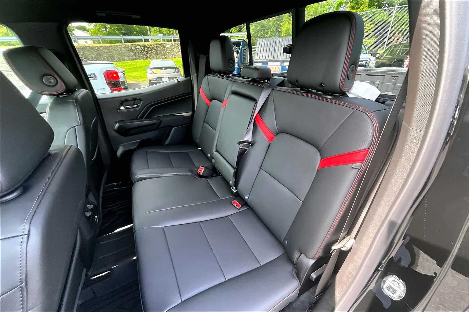 2025 Chevrolet Colorado 4WD Z71 - Photo 15