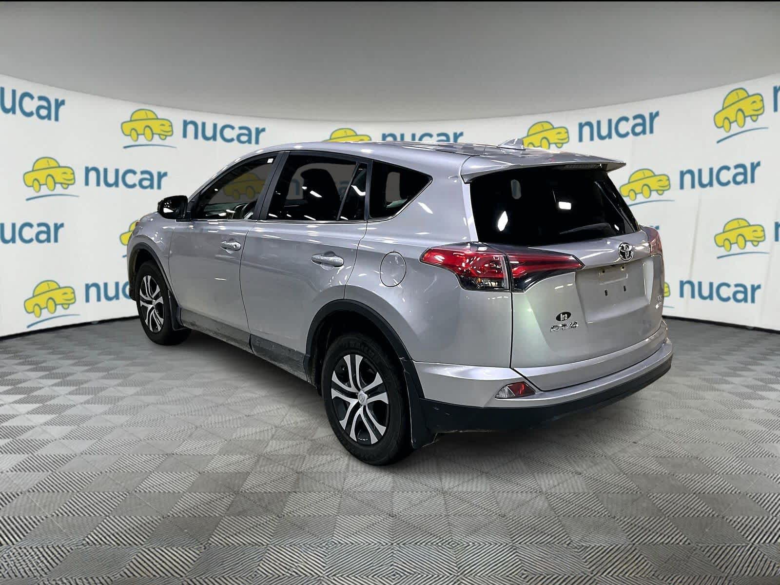 2018 Toyota RAV4 LE - Photo 3