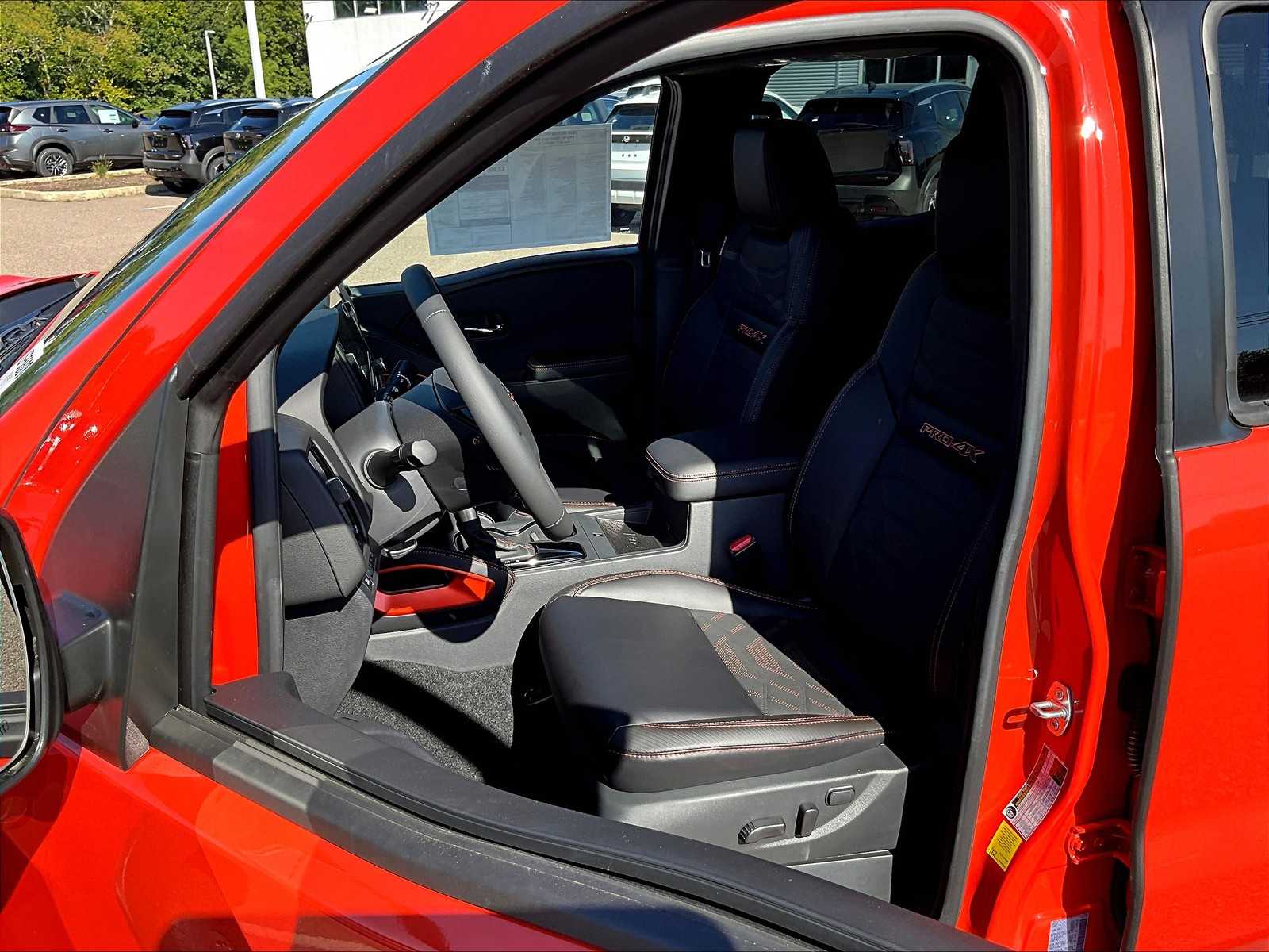2025 Nissan Frontier PRO-4X - Photo 11
