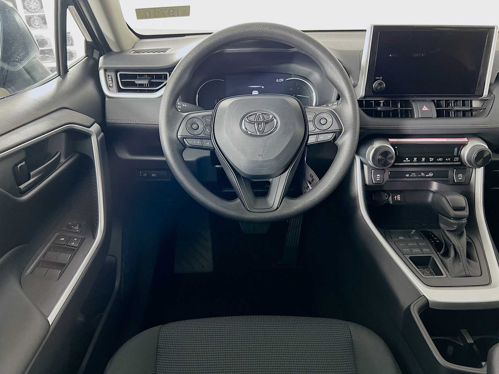 2025 Toyota RAV4 LE - Photo 15