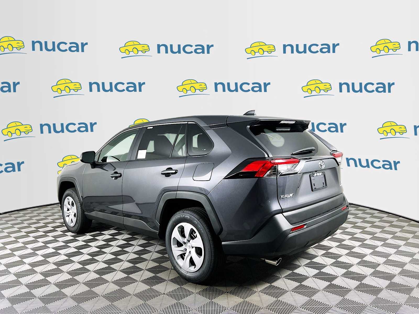 2025 Toyota RAV4 LE - Photo 4