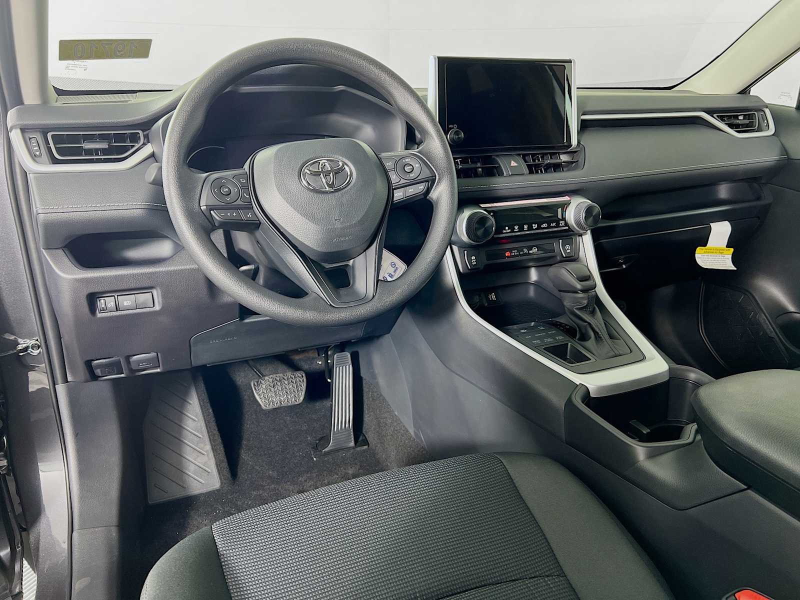 2025 Toyota RAV4 LE - Photo 6