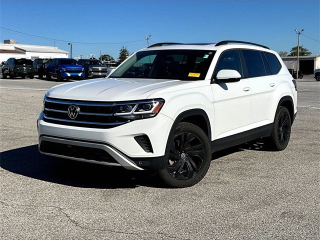 2022 Volkswagen Atlas 3.6L V6 SE w/Technology - Photo 2