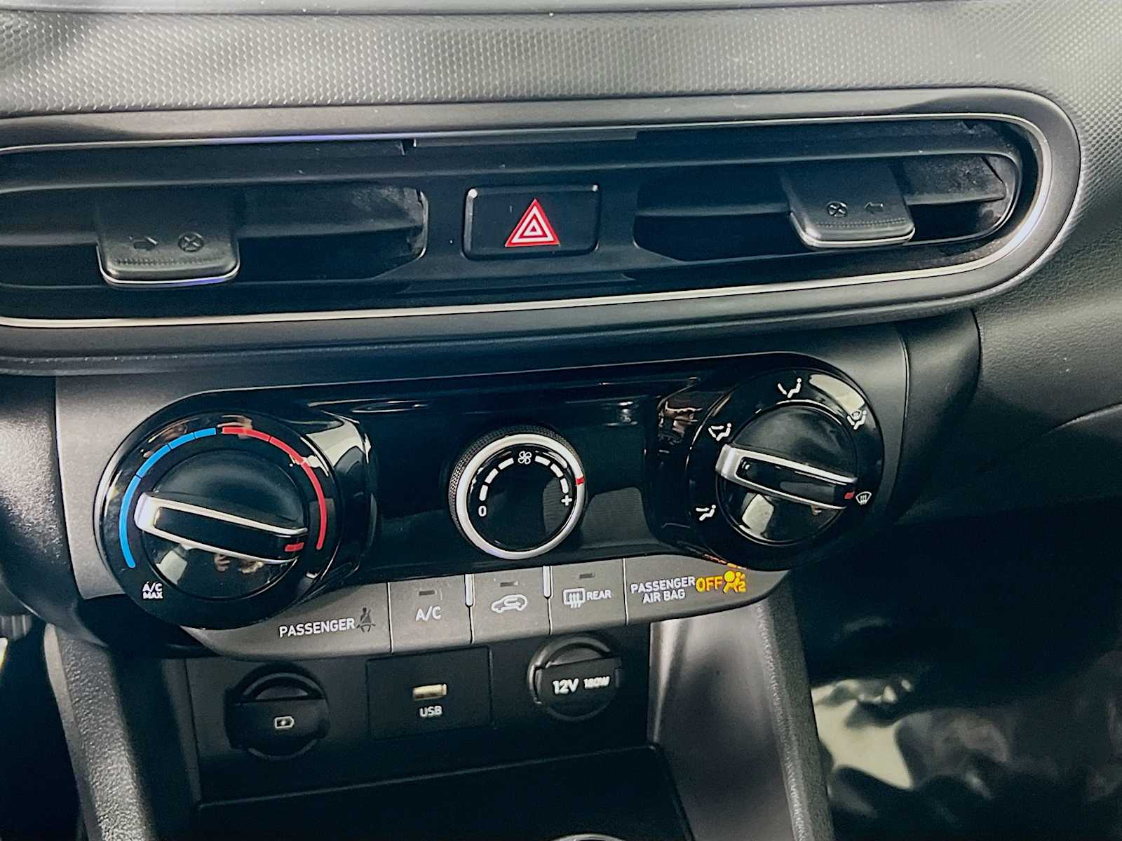 2023 Hyundai Kona SE - Photo 15