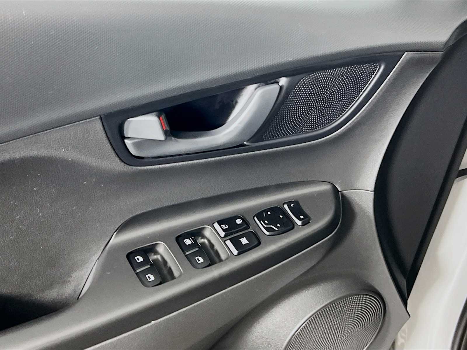 2023 Hyundai Kona SE - Photo 17